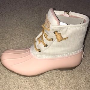 NIB Sperry Saltwater size 6.5